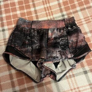 Lululemon hotty hot shorts size 6 multicolor